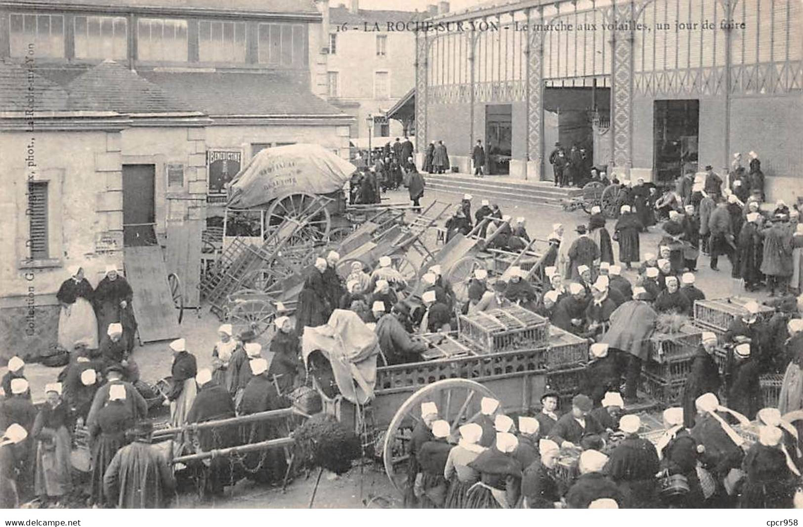 85 - LA ROCHE SUR YON - SAN67539 - Le Marché Aux Volailles - Un Jour De Foire - Agriculture - La Roche Sur Yon