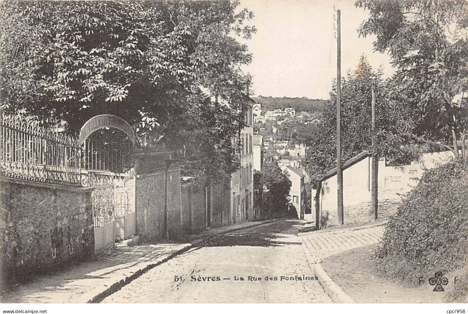 92 - SEVRES - SAN67625 - La Rue Des Fontaines - Sevres