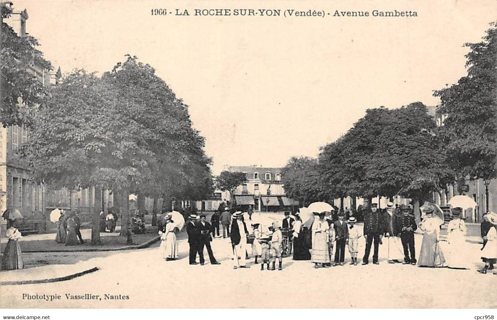 85 - LA ROCHE SUR YON - SAN67533 - Avenue Gambetta - Pli - La Roche Sur Yon