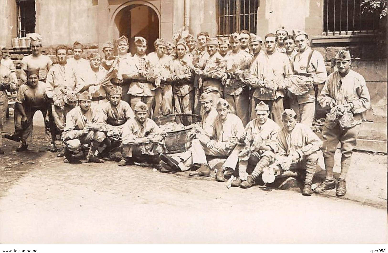 Militaire - N°88988 - Groupe De Militaires Corvée De Choux - Carte Photo - Other & Unclassified