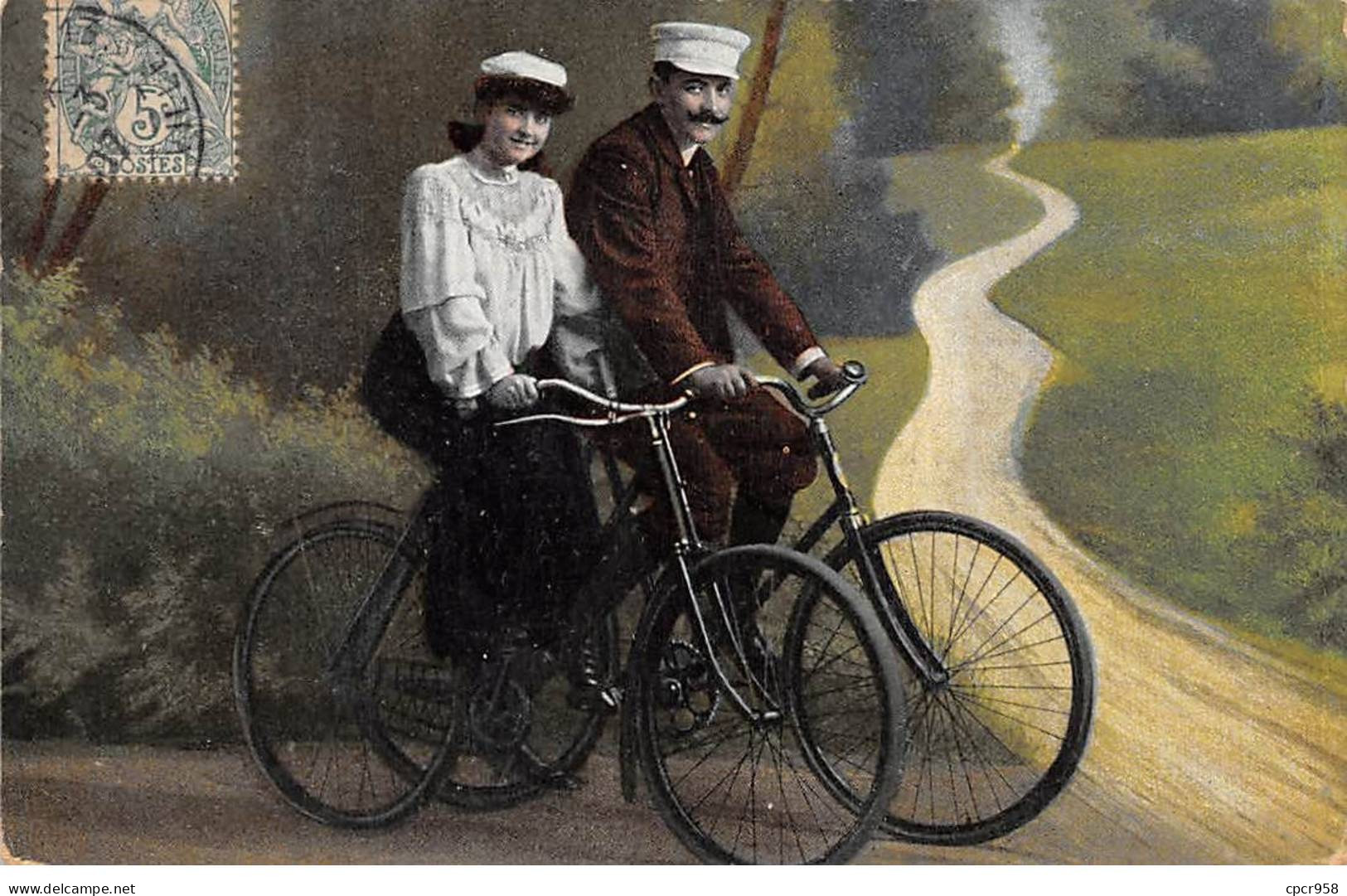 Sports - N°89198 - Cyclisme - Un Couple En Vélo - Cyclisme