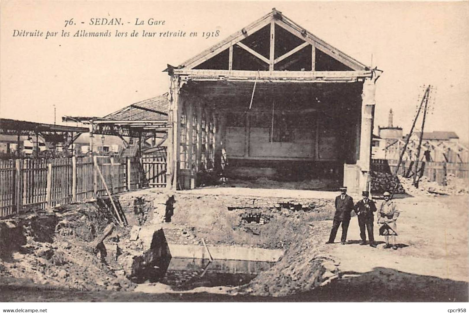 08 - SEDAN - SAN65164 - La Gare - Détruite Par Les Allemands Lors De Leur Retraite En 1918 - Sedan