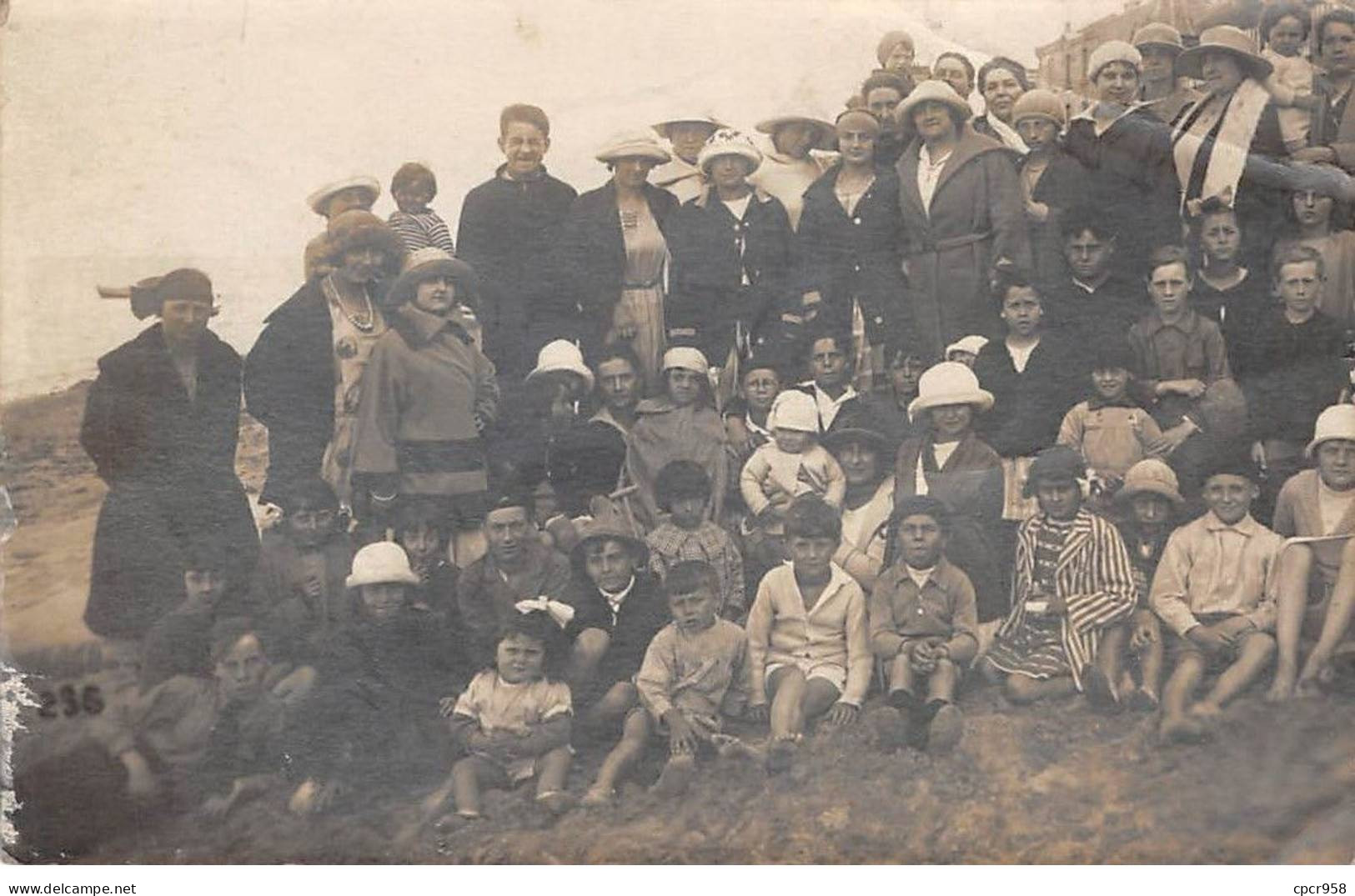 14 - N°90365 - SAINT-AUBIN-SUR-MER - Groupe Sur Une Plage - Carte Photo - Saint Aubin