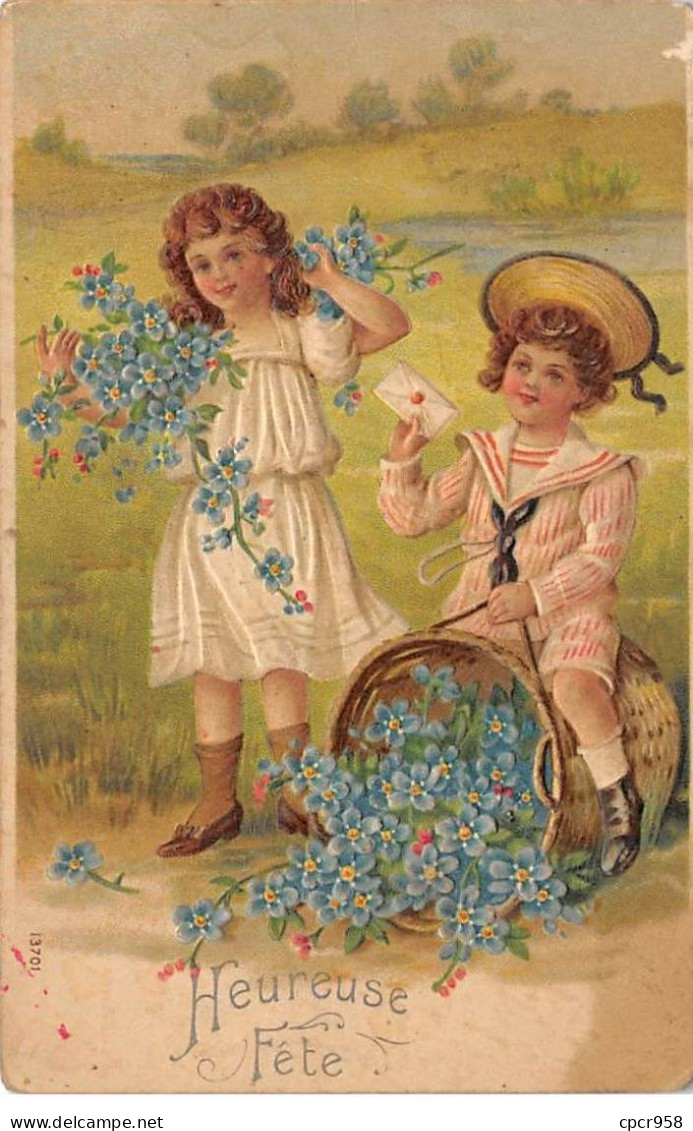 Fantaisie - N°90093 - Heureuse Fête - Enfants Jouant Avec Des Myosotis - Carte Gaufrée - Autres & Non Classés