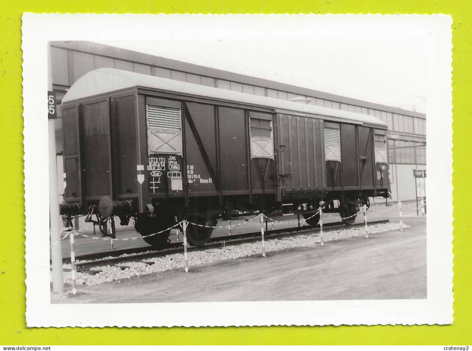 PHOTO TRAIN Wagon Couvert à 2 Essieux WAGEN De La DB Dans Les Années 60 - Eisenbahnen
