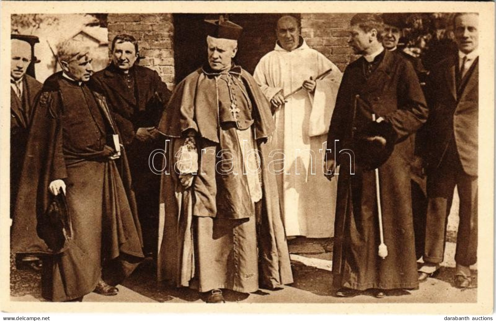 ** T2/T3 His Emin. Card. Archbishop Hayes Of New York Leaving The Crypt Of The Popes, After Having Celebrated Mass (fa) - Zonder Classificatie