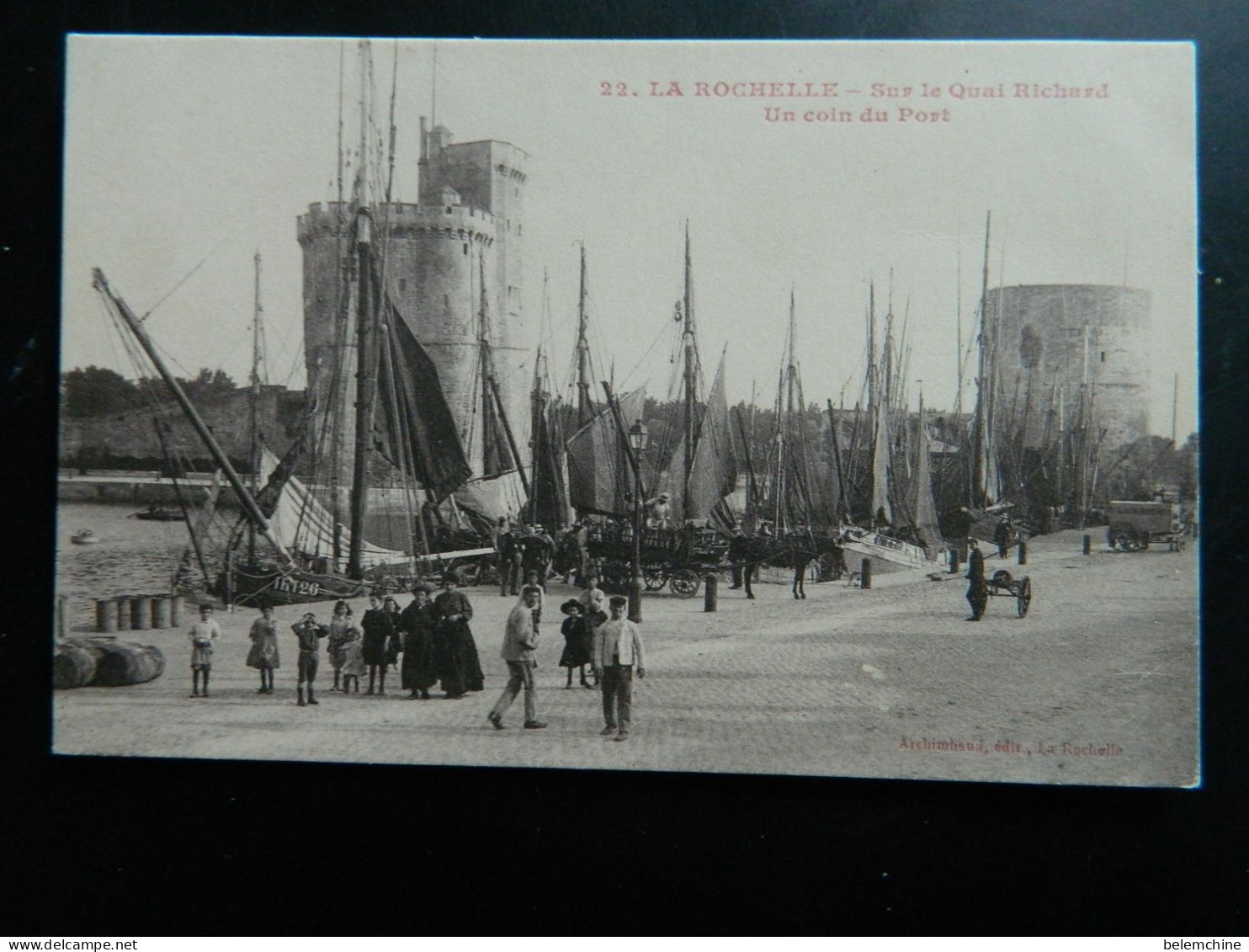 LA ROCHELLE                    SUR LE QUAI RICHARD           UN COIN DU PORT - La Rochelle