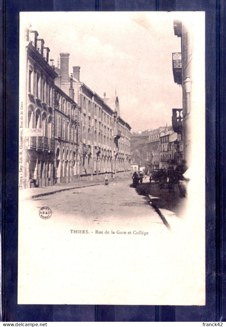 63. Thiers. Rue De La Gare Et Collège - Thiers