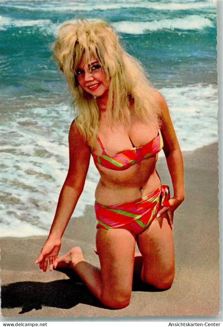 12055005 - Pin Up Bikinimaedchen Am Strand  1975 AK - Andere & Zonder Classificatie