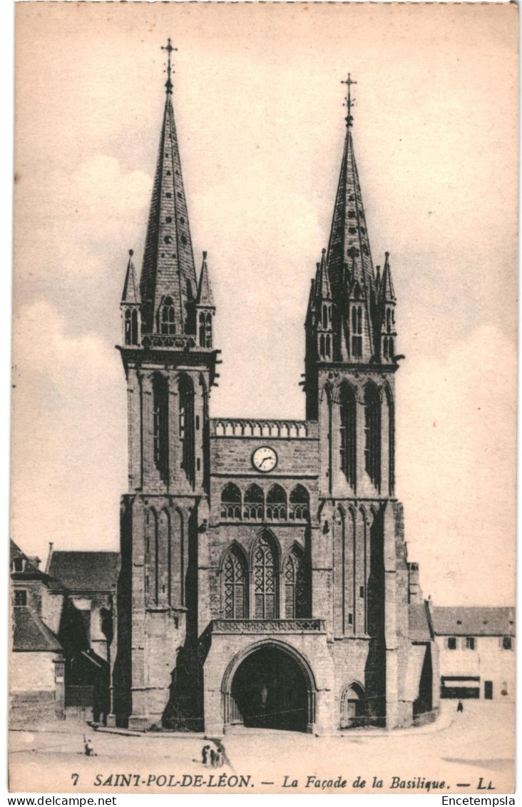 CPA Carte Postale France  Saint-Pol-de-Léon Façade De La Basilique   VM80034 - Saint-Pol-de-Léon