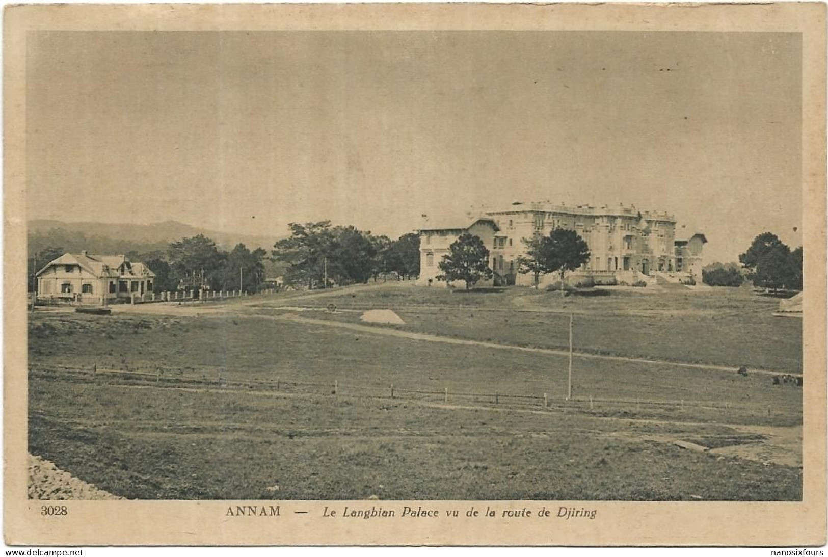 VIET NAM.   ANNAM. LE LANGBIAN PALACE VUE DE LA ROUTE DE DJIRING - Vietnam