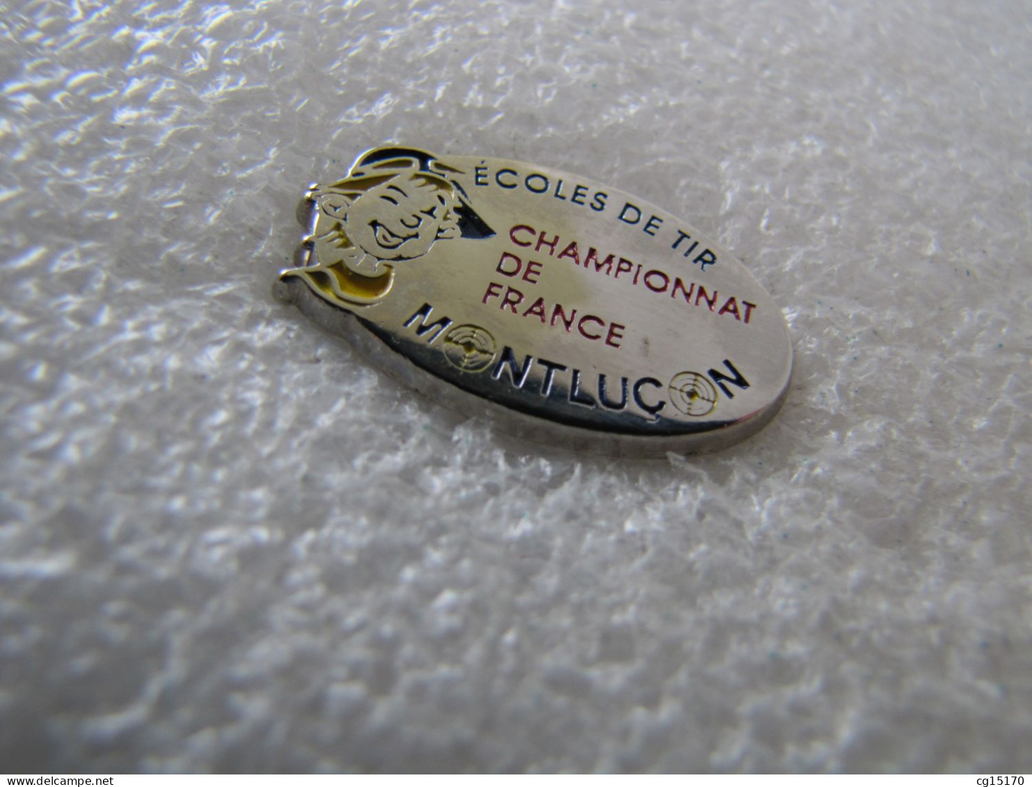 PIN'S    ECOLES DE TIR   MONTLUÇON   CHAMPIONNAT  DE FRANCE  Zamak - Otros & Sin Clasificación