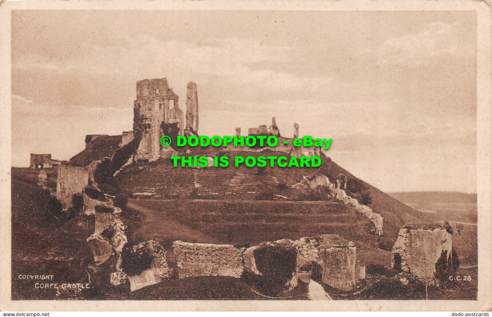 R504757 Corfe Castle. Postcard - Mondo