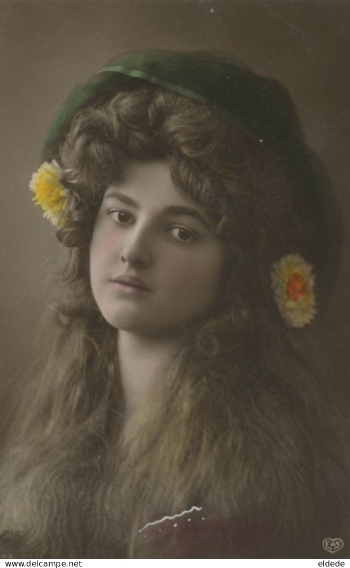 Close Up Hand Colored Pretty Girl With Long Loose Haire  Photo EAS - Femmes