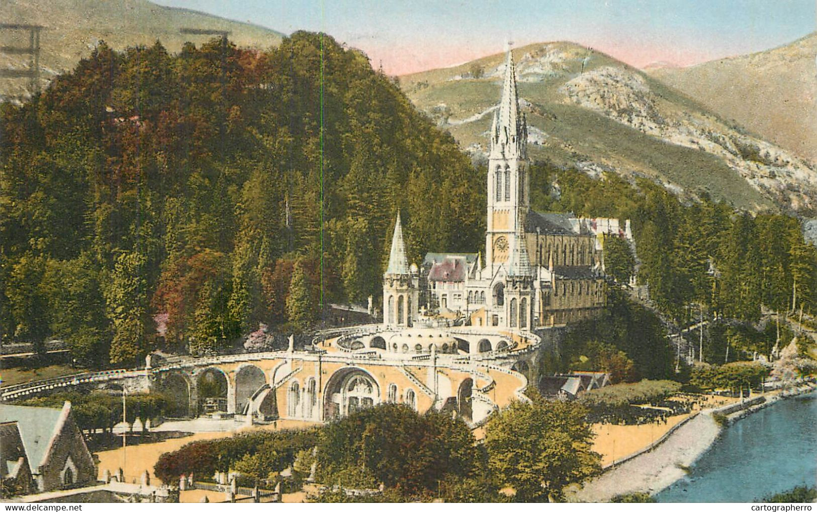 France Lourdes La Basilique - Lourdes