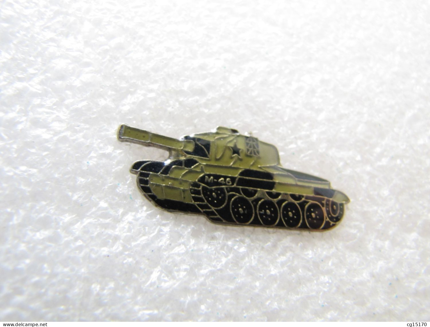 PIN'S    MILITARIA   CHAR   M 45 - Militares