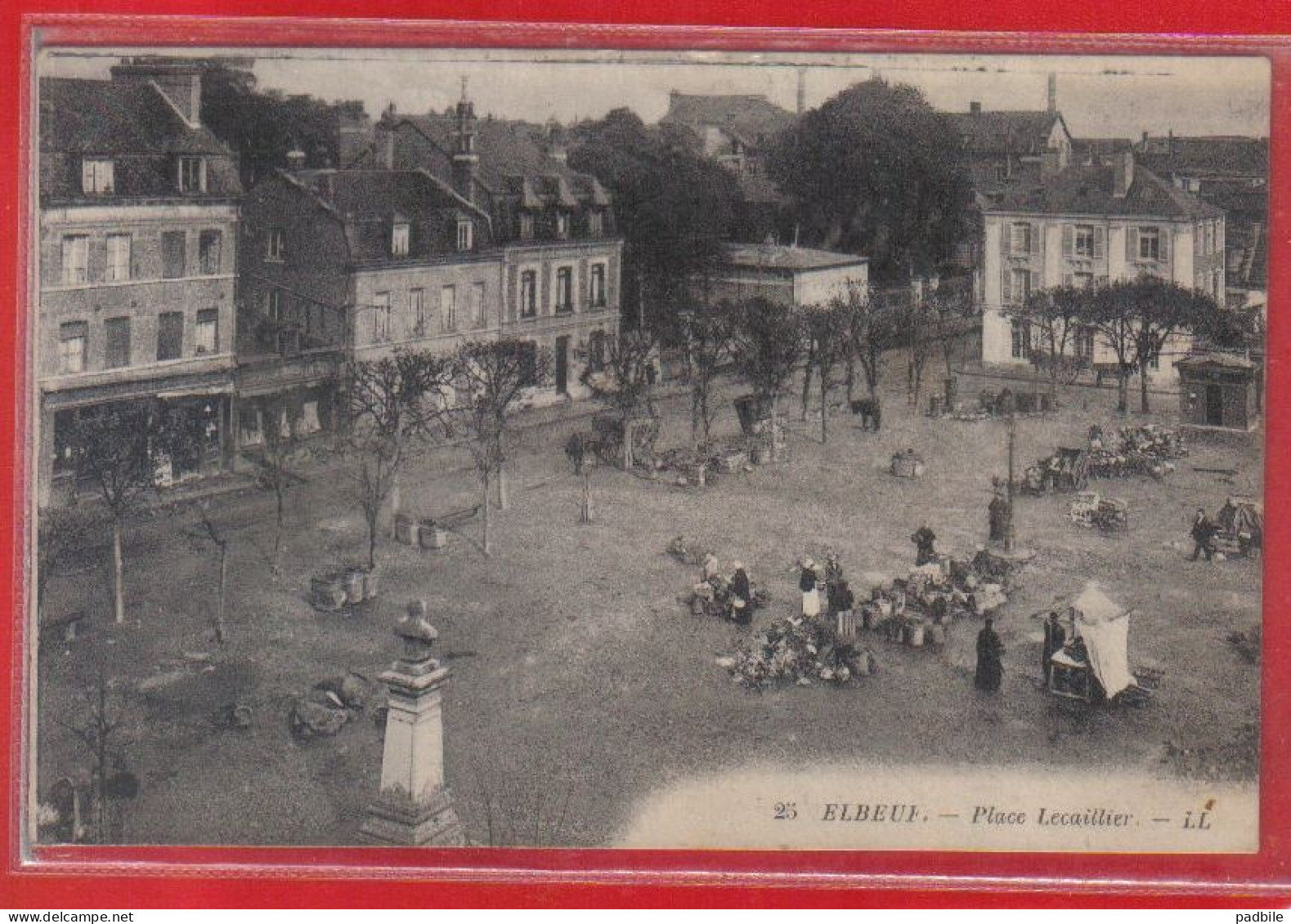 Carte Postale 76. Elbeuf Le Marché  Place Lecaillier  Très Beau Plan - Elbeuf