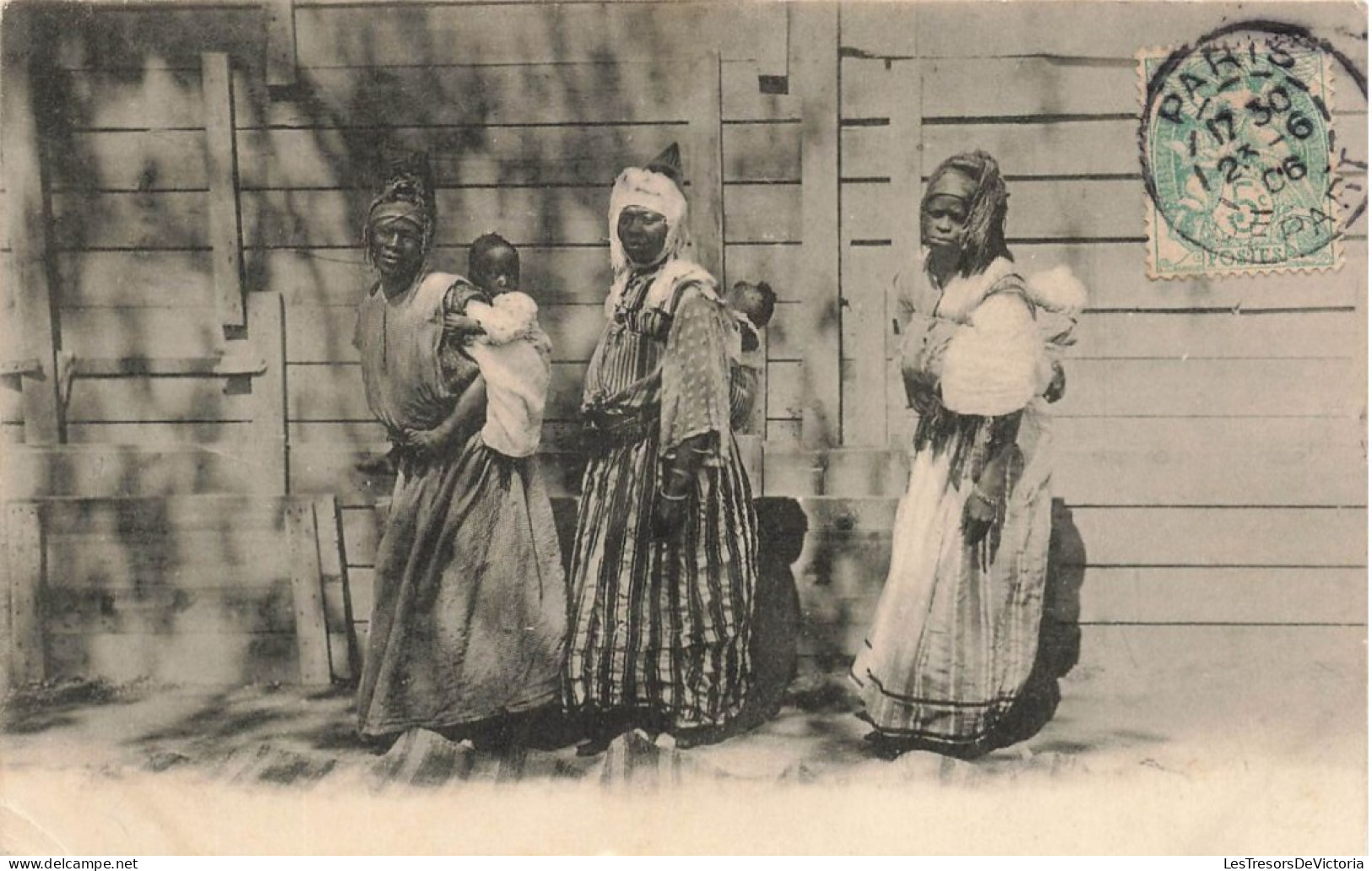 CARTE PHOTO - Trois Mères Portant Leurs Bébés Sur Leur Dos - Carte Postale Ancienne - Fotografie