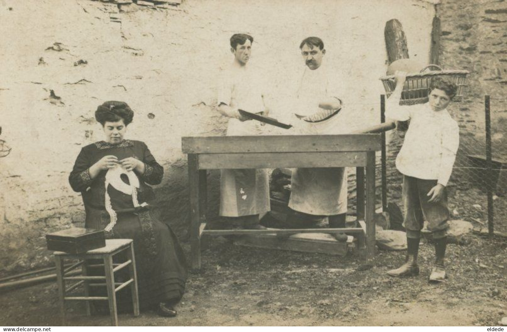 RP Timbrée Neufchateau  Brodeuse Et Arrtisans  Travail Des Enfants - Neufchateau