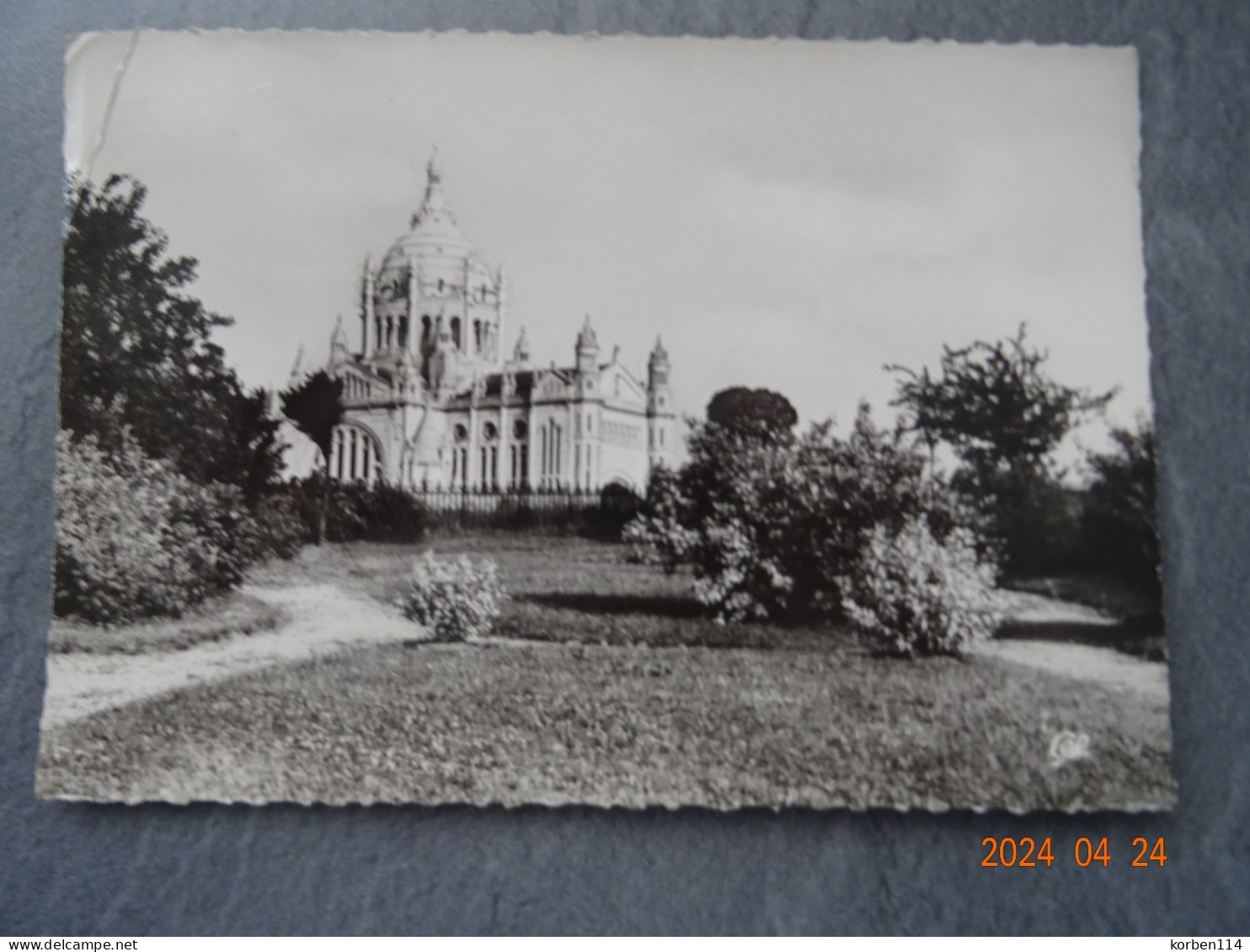 PERSPECTIVE SUR LA BASILIQUE - Lisieux