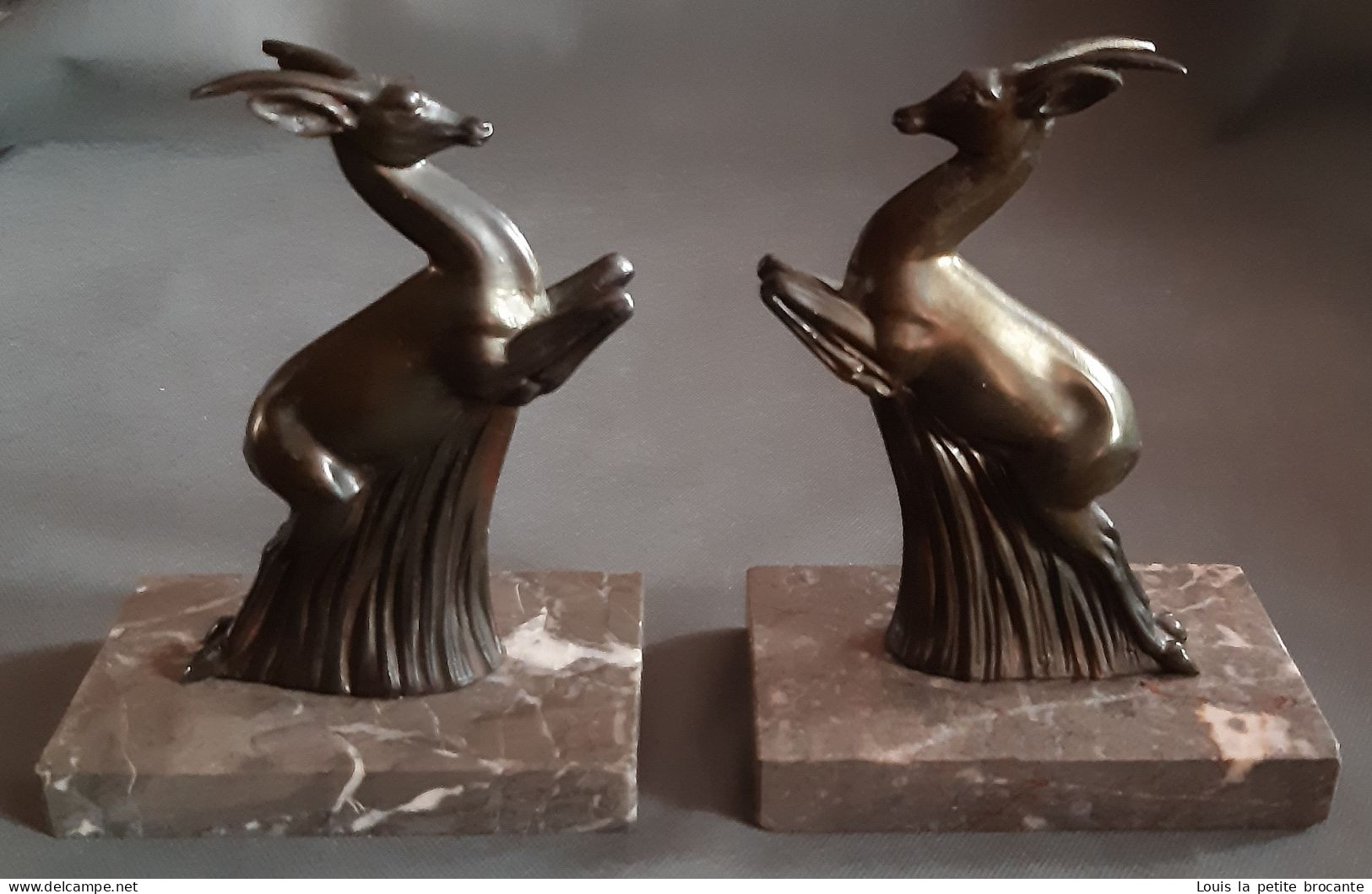 2 Serre-livres Art Déco, Gazelles En Régule Avec Belle Patine Bronze. Socle En Marbre Gris Homogène. - Andere & Zonder Classificatie