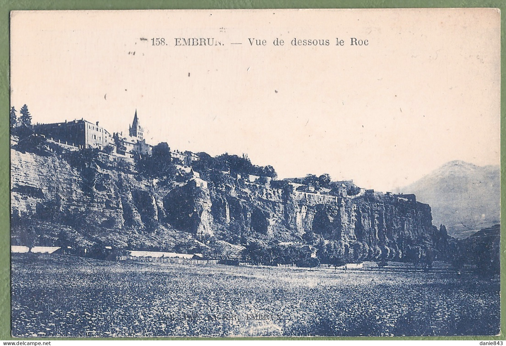 CPA -  HAUTES ALPES - EMBRUN - VUE DE DESSOUS LE ROC - Embrun