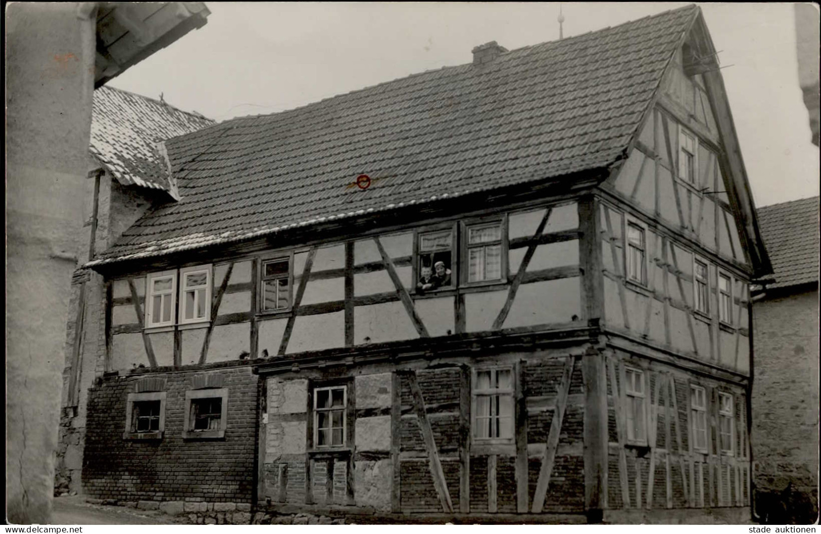 Oberelsbach (8741) Fachwerkhaus Wohnhaus Bewohner Foto-AK I-II (fleckig) - Andere & Zonder Classificatie