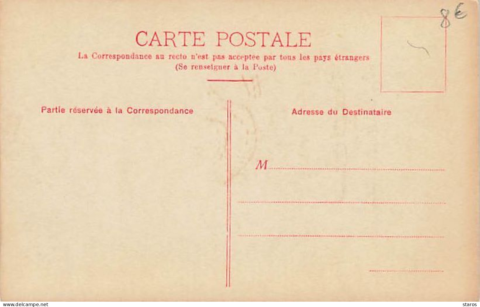 Enfant - Fillette Près D'un Croissant De Lune - Szenen & Landschaften