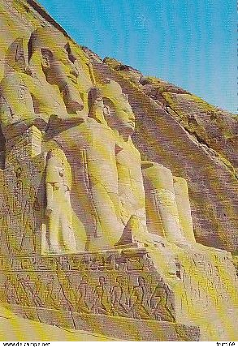 AK 214897 EGYPT - Abu Simbel - The Statues Of Ramses In Front Of The Great Temple - Abu Simbel Temples