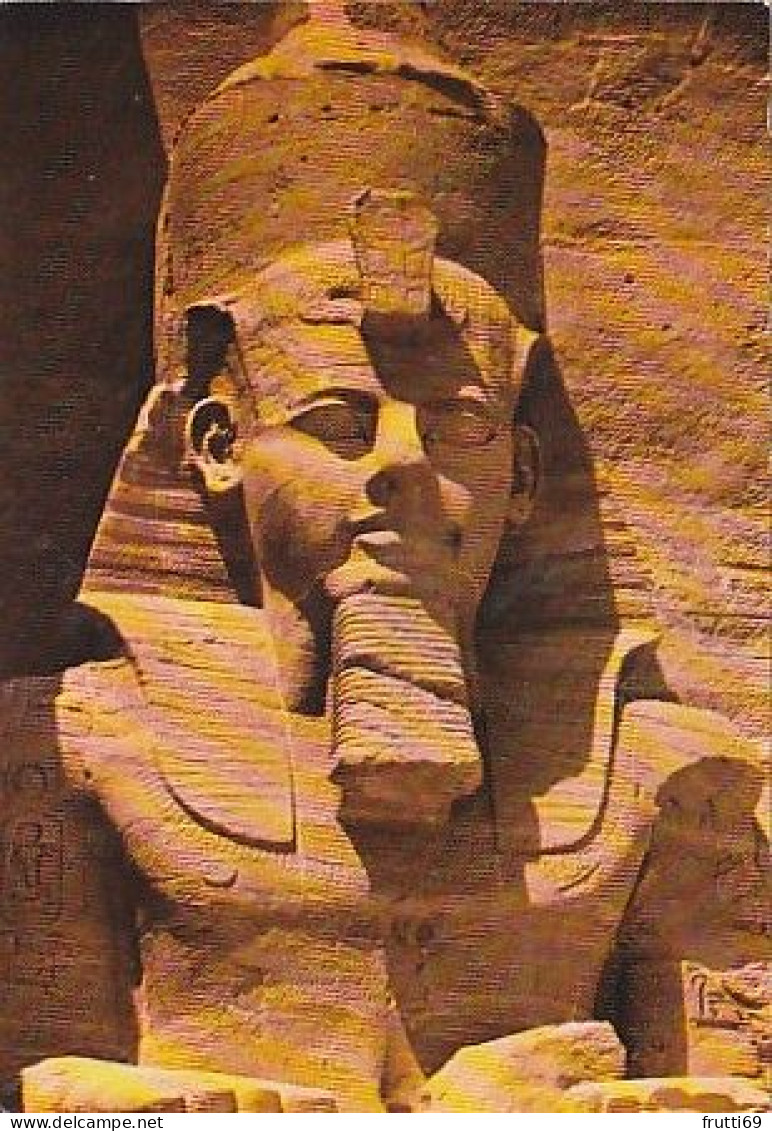 AK 214899 EGYPT - Abu Simbel - Statue Of Ramses In Front Of The Great Temple - Tempels Van Aboe Simbel