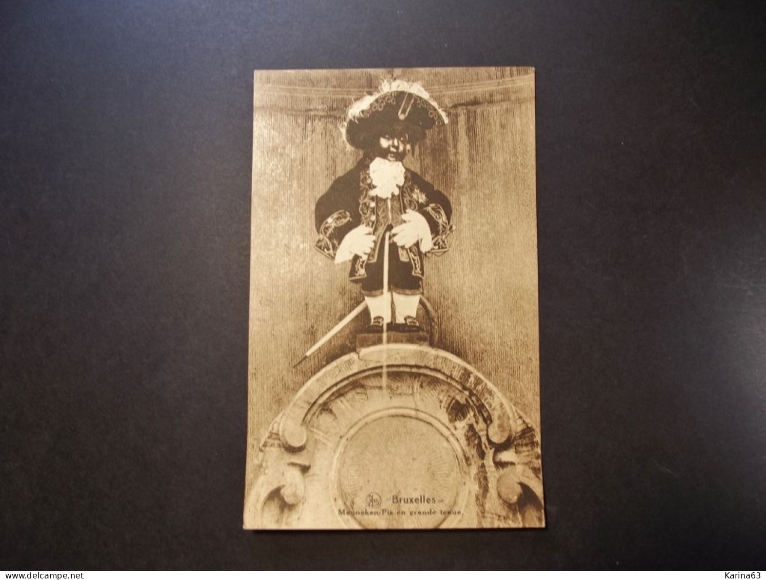 België - Belgique - CPA  Bruxelles - Manneken Pis En Grande Tenue - Unused Card - Personaggi Famosi