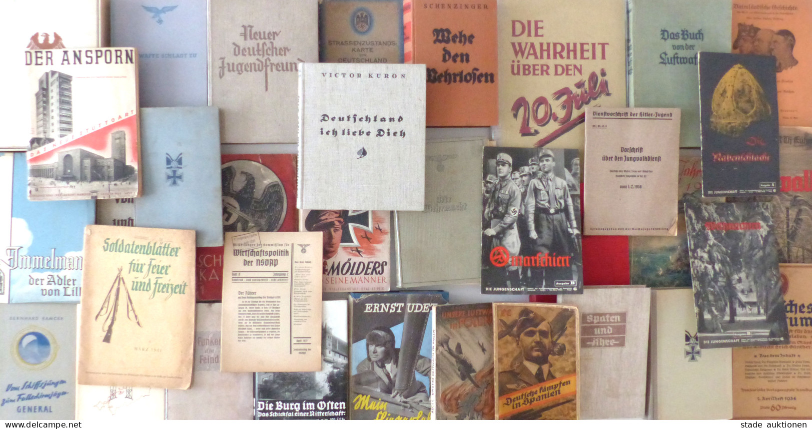 Buch WK II Konvolut Mit 38 Büchern Und Heften - Oorlog 1939-45