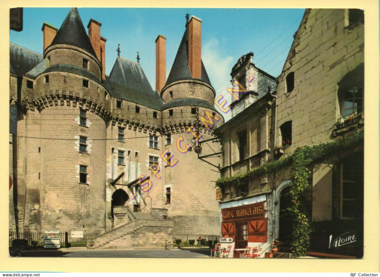 37. LANGEAIS – L'entrée Du Château Du Xve Siècle / A Droite La Maison Dite De Rabelais (voir Scan Recto/verso) - Langeais