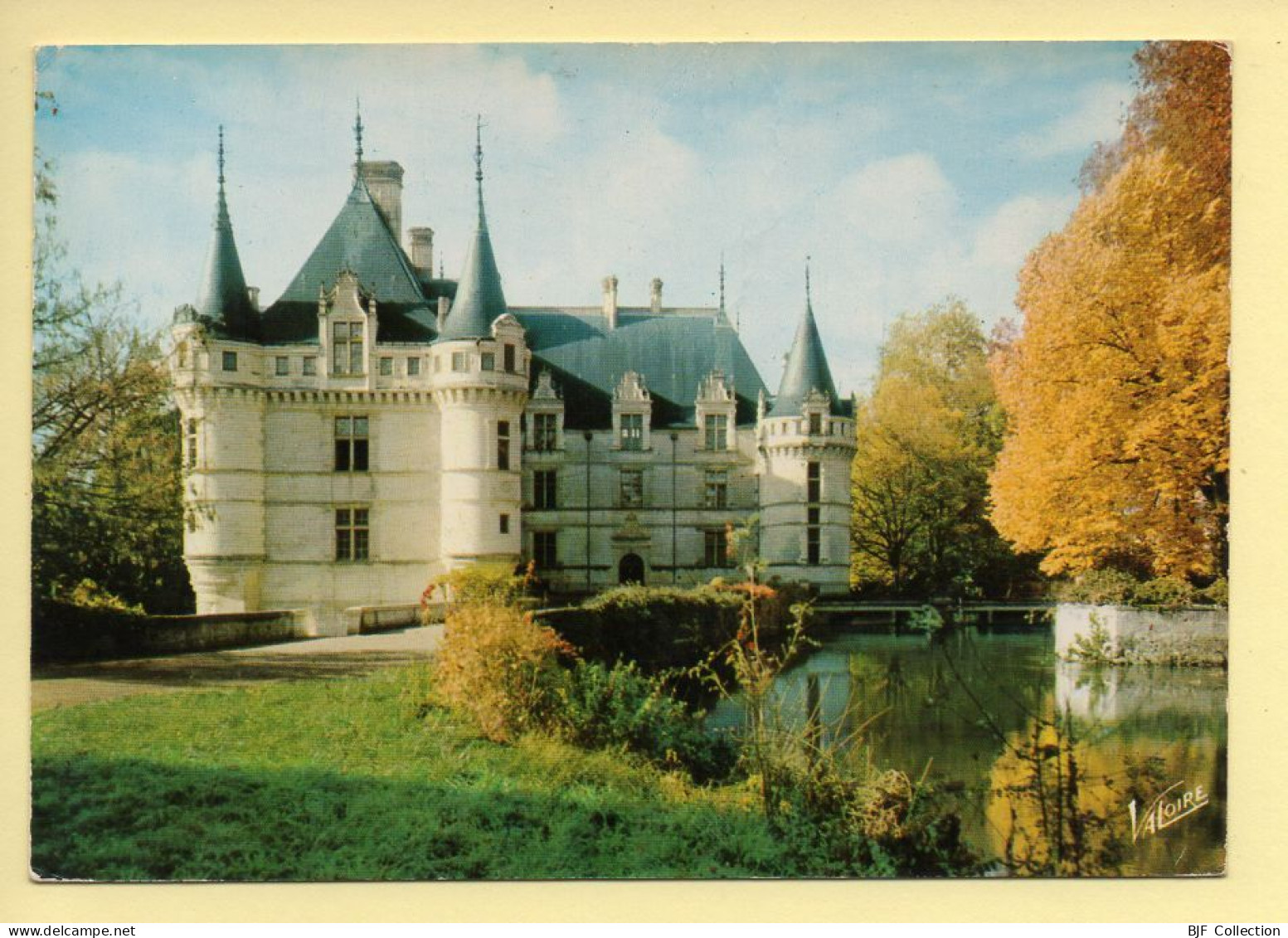 37. AZAY-LE-RIDEAU – Le Château Côté Cour D'honneur Et L'Indre (voir Scan Recto/verso) - Azay-le-Rideau