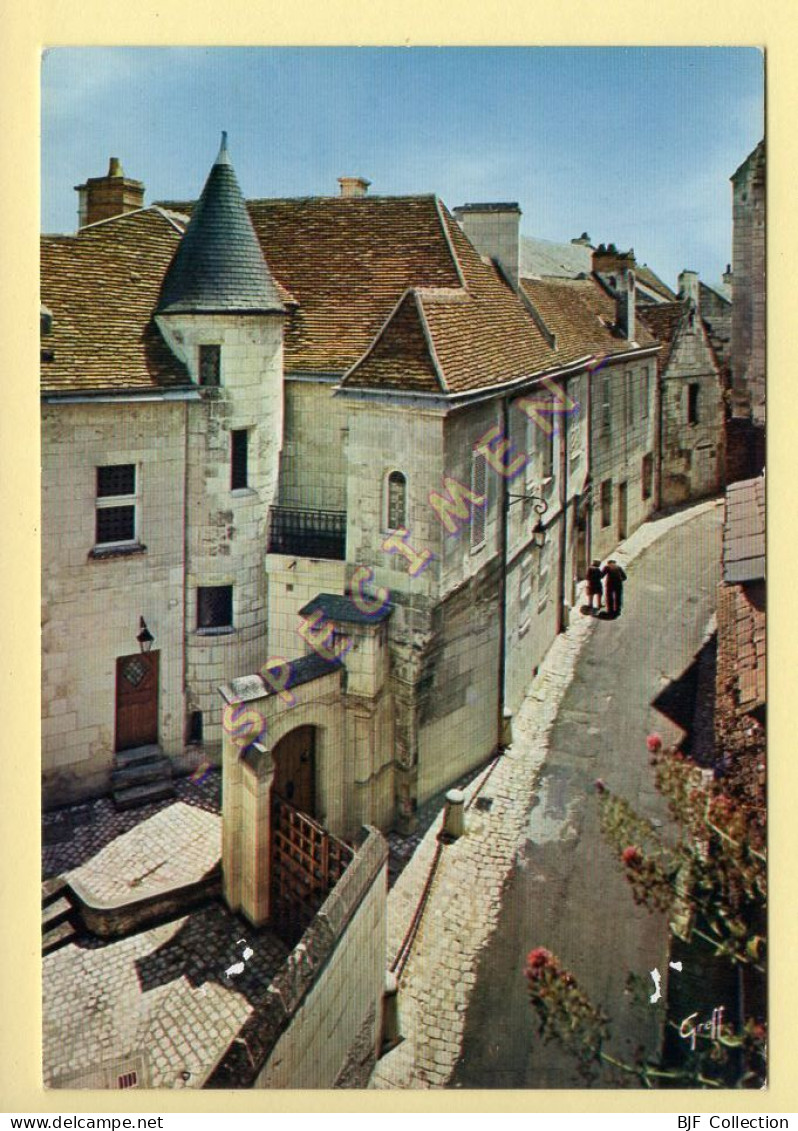 37. LOCHES – Maison De L'Ecuyer Du Roi. Vieille Rue Du Fort Saint-Ours (animée) (voir Scan Recto/verso) - Loches