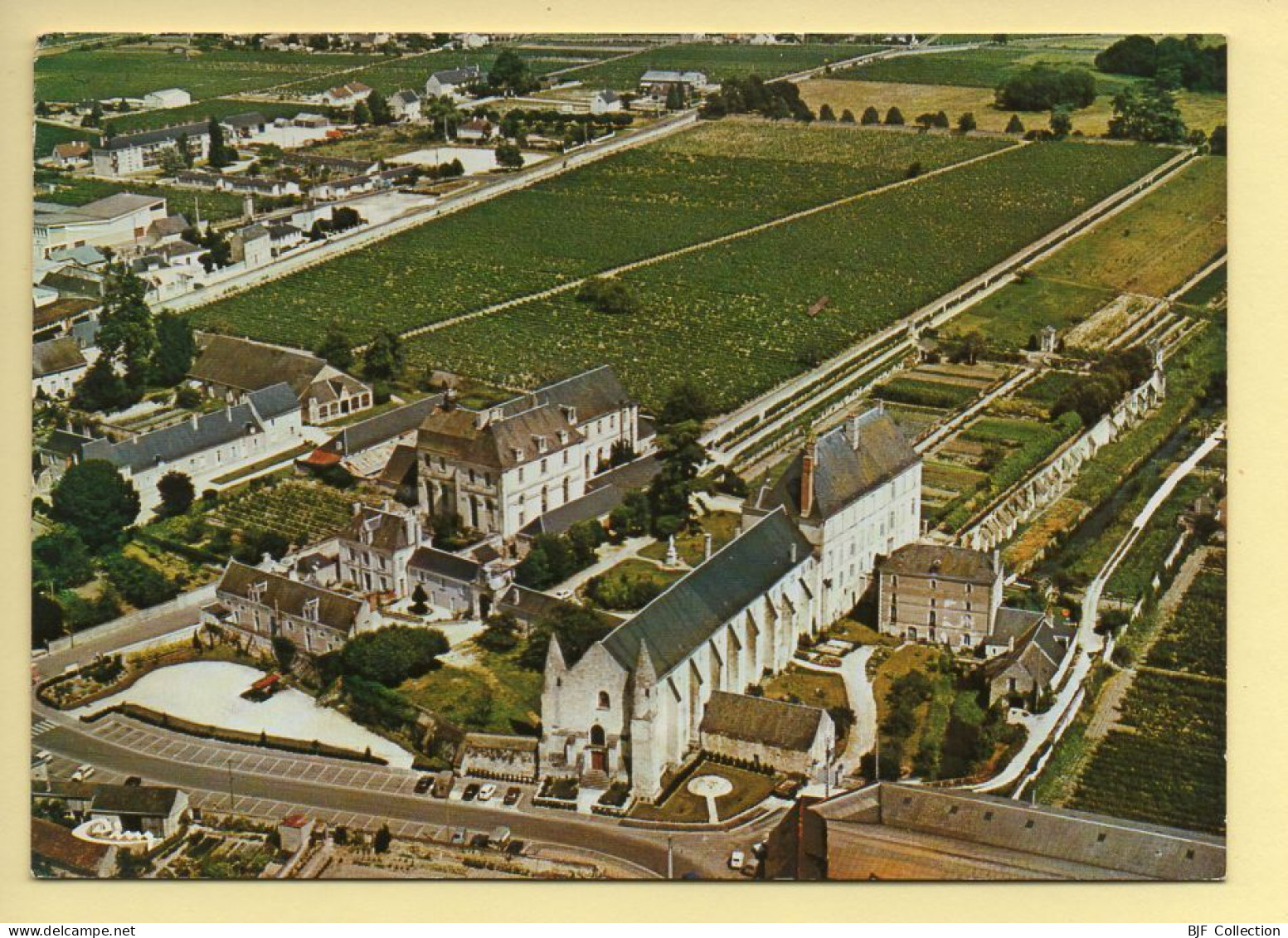 37. BOURGUEIL – L'Ancienne Abbaye / Vue Générale Aérienne (voir Scan Recto/verso) - Other & Unclassified