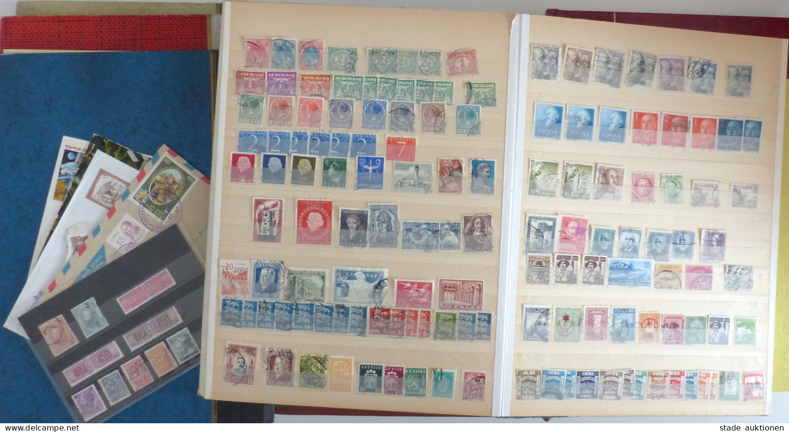 Alle Welt Briefmarken Sammlung In Mehreren Steckalben Im Karton, Tw. Nach Ländern, Auch Altmaterial Enthalten - 100 - 499 Cartes