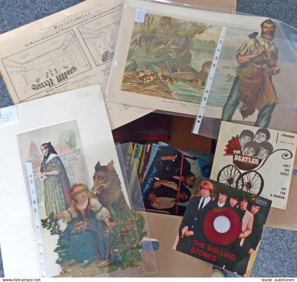 WUKI Große Kiste Reichhaltig Gefüllt Mit Büchern, Postkarten, Rund 50 Schallplatten, Grafiken Usw. Fundgrube - 100 - 499 Postales