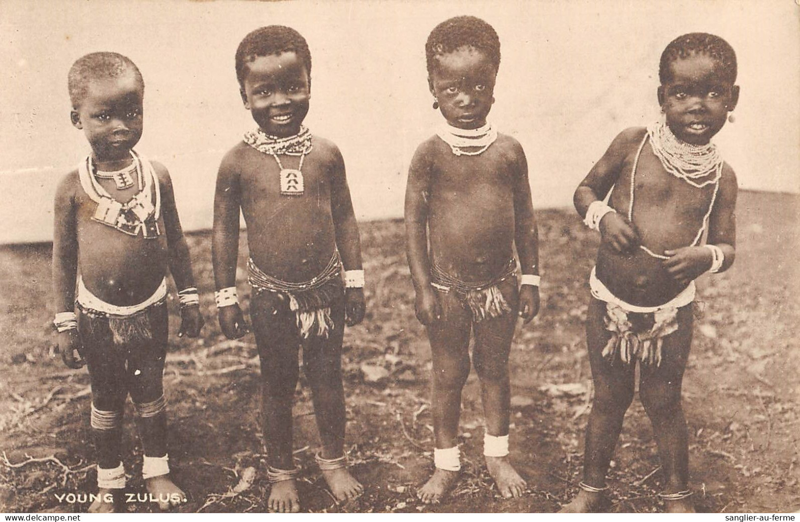 CPA / AFRIQUE DU SUD / CPA ETHNIQUE / YOUNG ZULUS / ENFANTS NOIRS - Zuid-Afrika