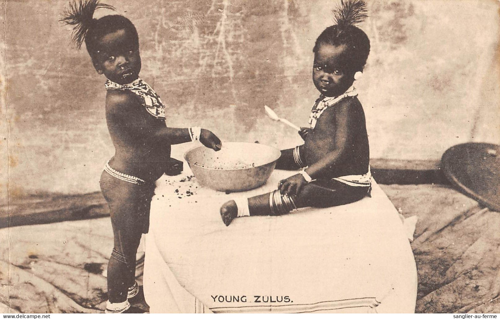 CPA / AFRIQUE DU SUD / CPA ETHNIQUE / YOUNG ZULUS / ENFANTS NOIRS - Zuid-Afrika