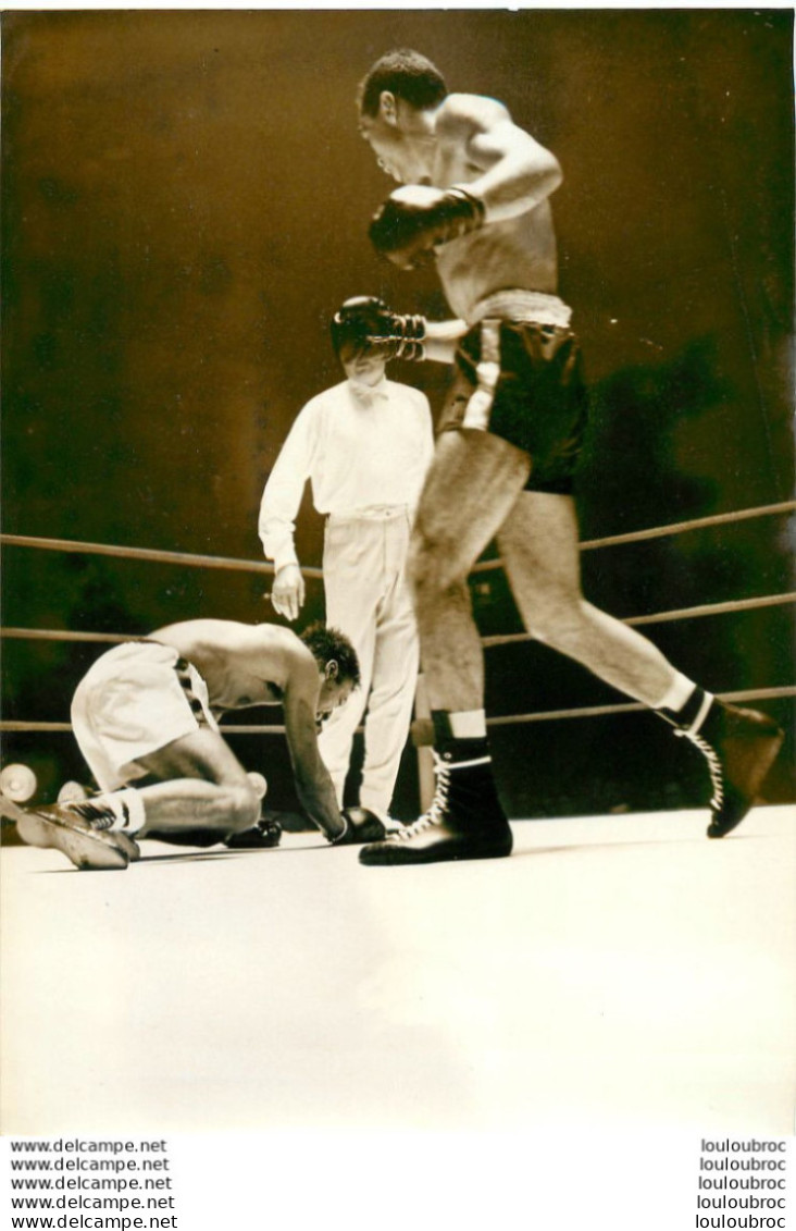 BOXE 11/1960 PALAIS DES SPORTS HASHAS MET HORNSBY K.O. AU 7° ROUND PHOTO DE PRESSE 18X13CM - Sport