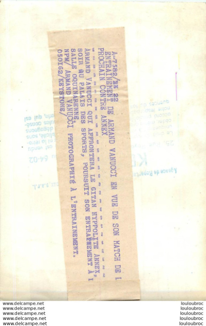 BOXE 01/1962 ARMAND VANUCCI A L'ENTRAINEMENT AVANT SON MATCH CONTRE ANNEX  PHOTO DE PRESSE 18X13CM - Sport