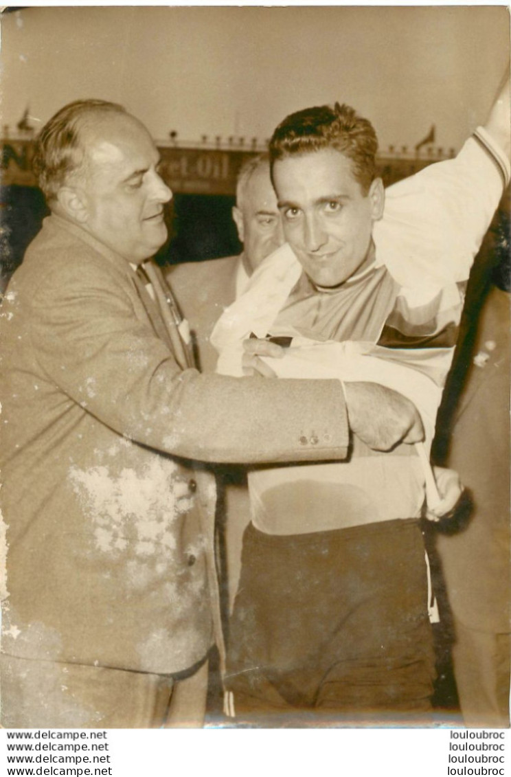 CYCLISME  ROGER RIVIERE CHAMPION DU MONDE DE POURSUITE 1959 PHOTO DE PRESSE 18X13CM - Wielrennen