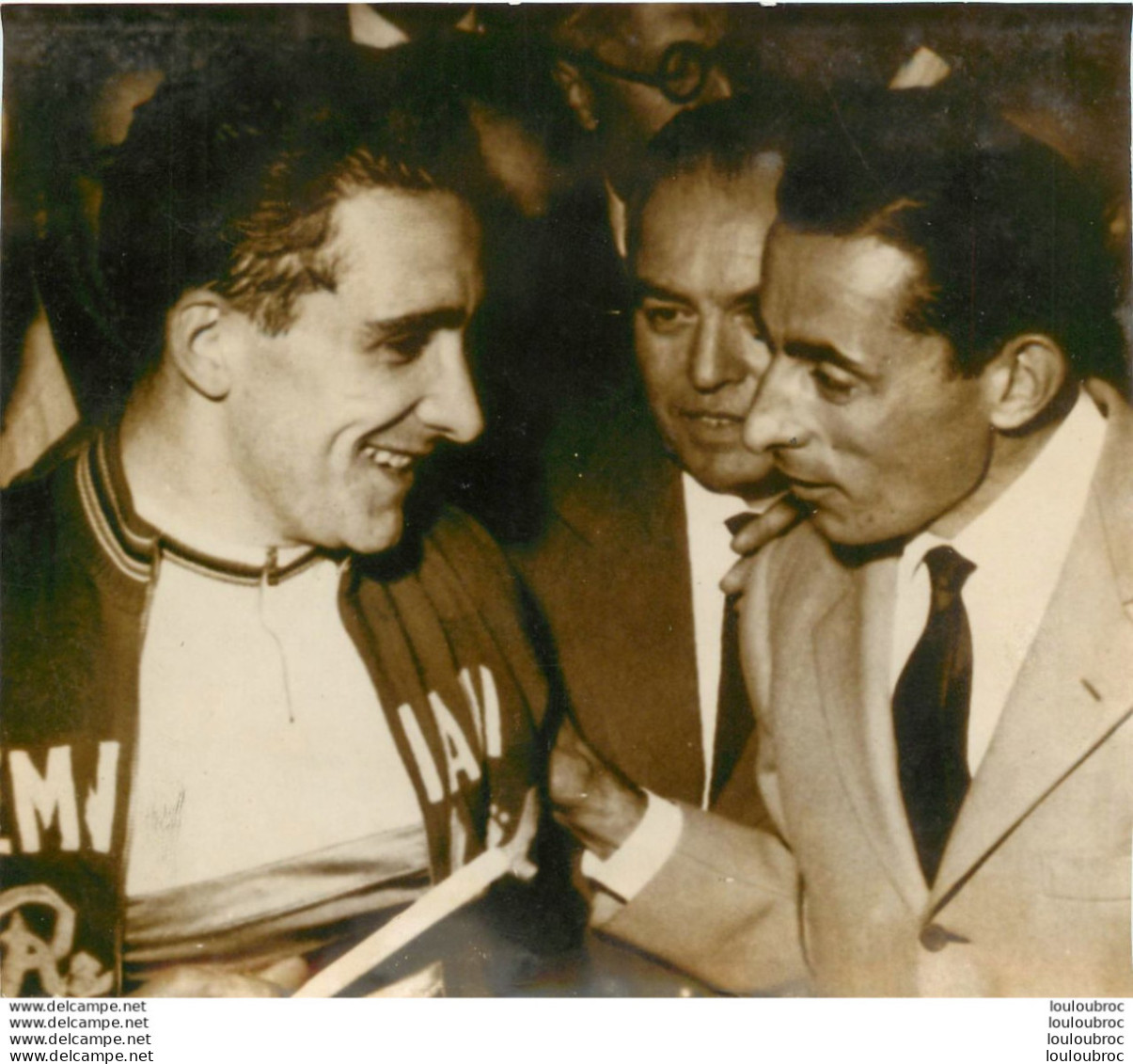 CYCLISME FAUSTO COPPI ET ROGER RIVIERE PHOTO DE PRESSE 15X13CM - Ciclismo