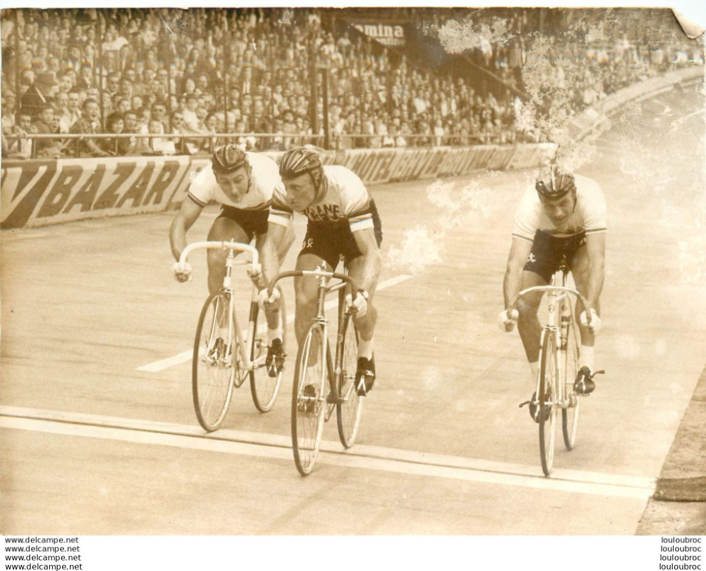 CYCLISME  1962 PARC DES PRINCES DARRIGADE BAT ALTIG ET VANNISTIN   PHOTO DE PRESSE 18X13CM - Wielrennen