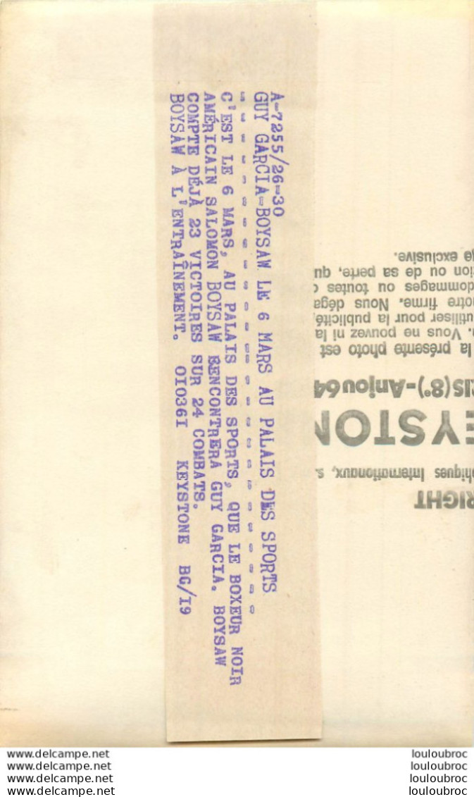 BOXE 03/1961 SALOMON BOYSAW  AVANT SON COMBAT CONTRE GUY GARCIA PHOTO PRESSE 18X13CM - Sport
