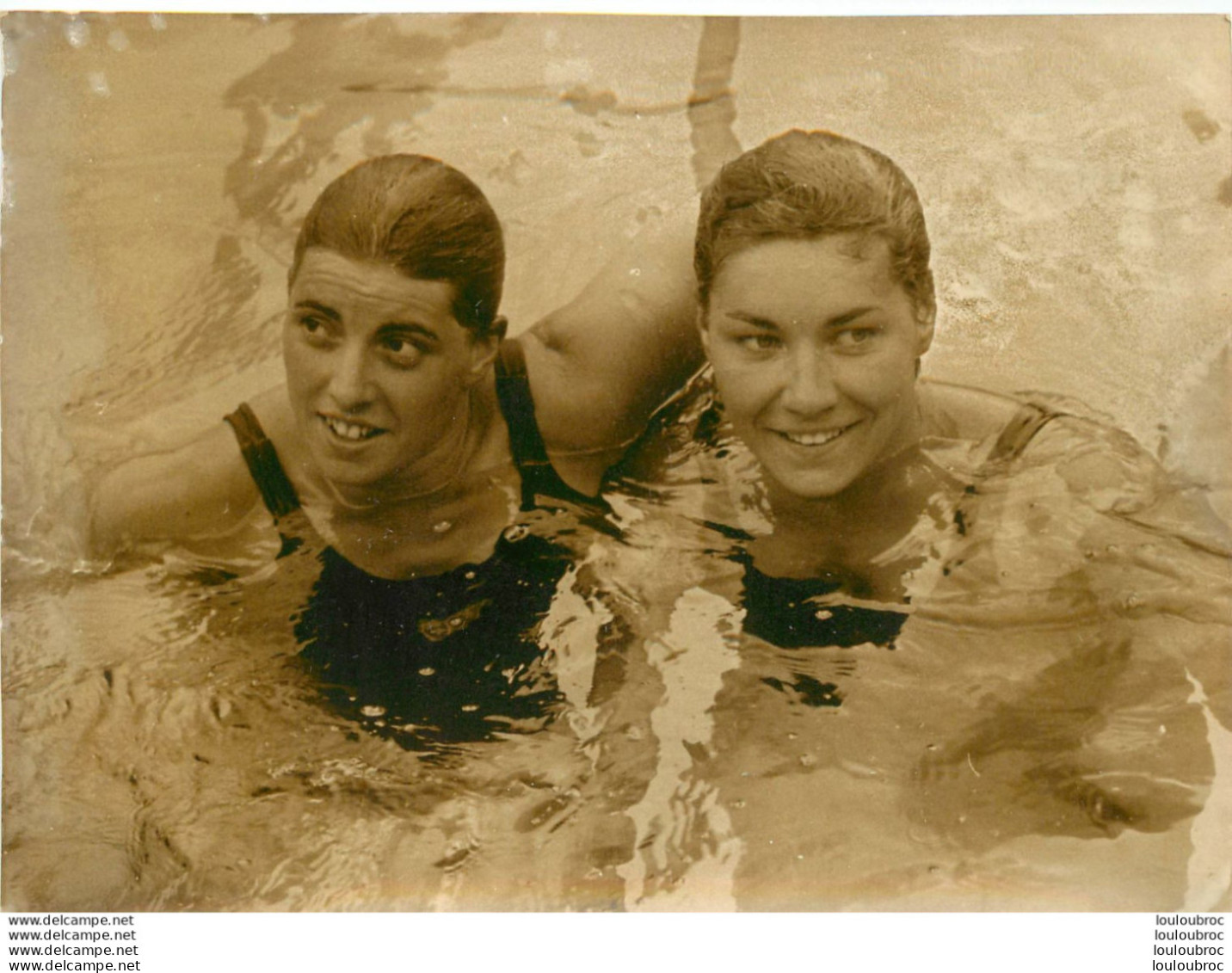 NATATION 07/61 CHAMPIONNATS DE FRANCE MELLE CARON ET MELLE LIBOURET  PHOTO PRESSE 18X13CM R1 - Sport