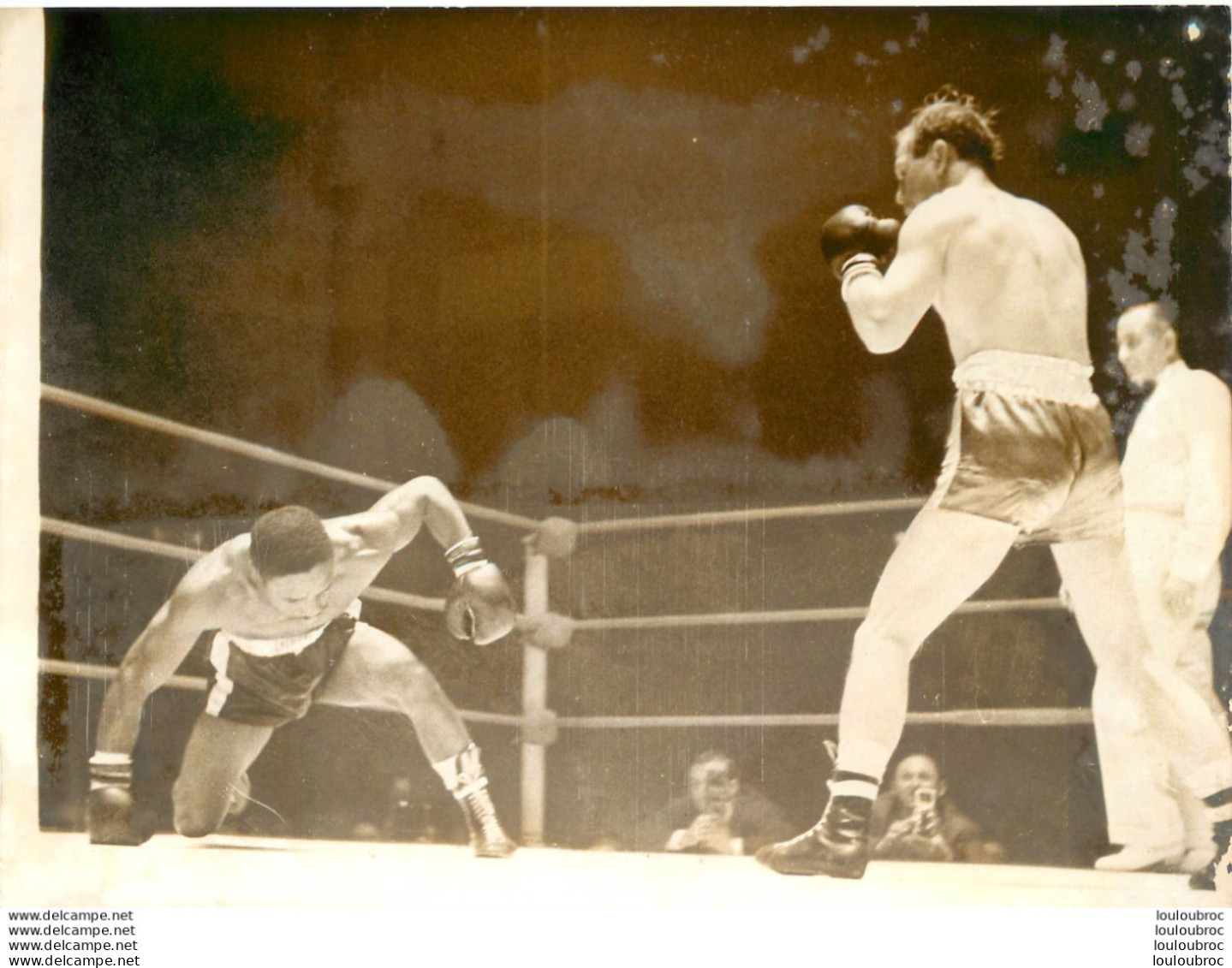 BOXE 01/1961  GRACIEUX LAMPERTI DEFAITE FACE A DAVEY MOORE  PHOTO PRESSE 18X13CM R1 - Sport