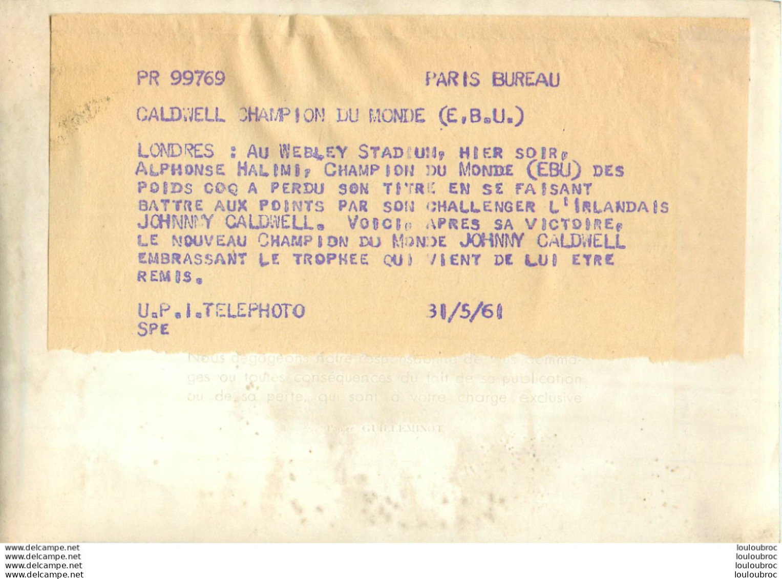 BOXE 05/1961 JOHNNY CALDWELL  CHAMPION DU MONDE DES POIDS COQ  PHOTO DE PRESSE 18X13CM - Sport