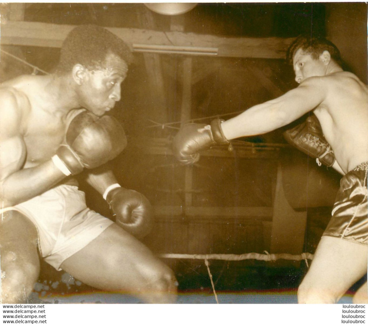 BOXE 03/1961 HENRI FERJULE MARTINIQUE CONTRE SYOZ   PHOTO DE PRESSE 16X13CM - Sports